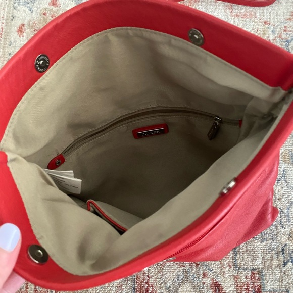 🌹Danier red leather, cross body bag - Picture 4 of 6